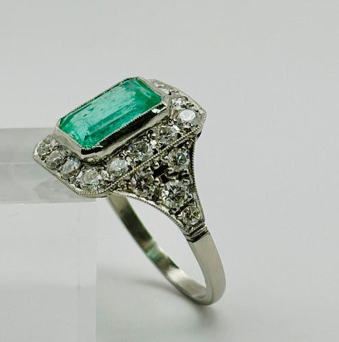Bague 57 Bague Art Déco en platine avec émeraudes et diamants 58 Facettes 50309