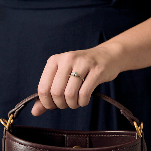 Bague 58 Bague Solitaire en or blanc et diamants 58 Facettes THI02063