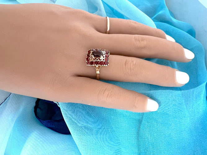 Bague 57.5 Bague grenats Or jaune 18K 58 Facettes 1756