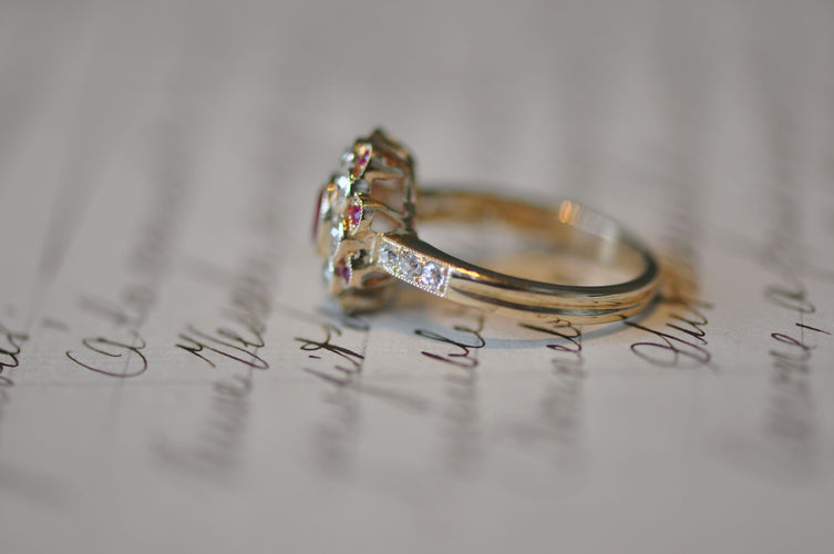 Bague 54 Une bague en rubis et diamant d'une ancienne mine 58 Facettes