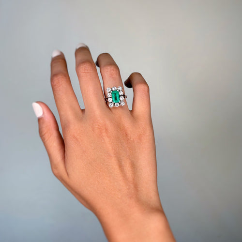 Bague 50 Bague - Or, Diamants & Emeraude 58 Facettes 250231R