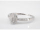 Bague entourage en or blanc avec diamants