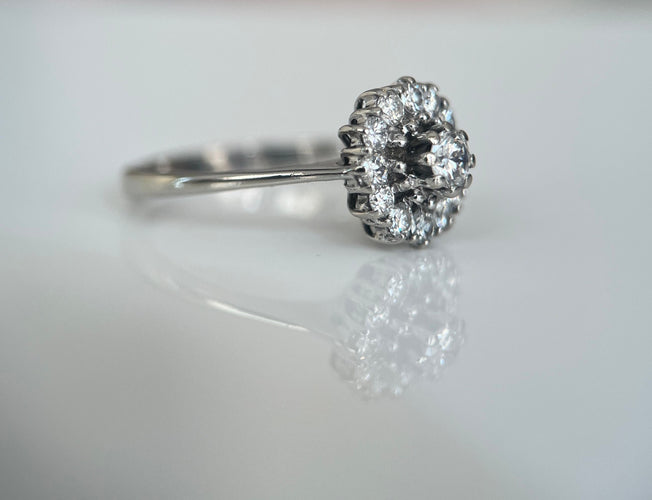 Bague 49.5 Bague de fiançailles vintage en or blanc avec rosette et diamants 58 Facettes