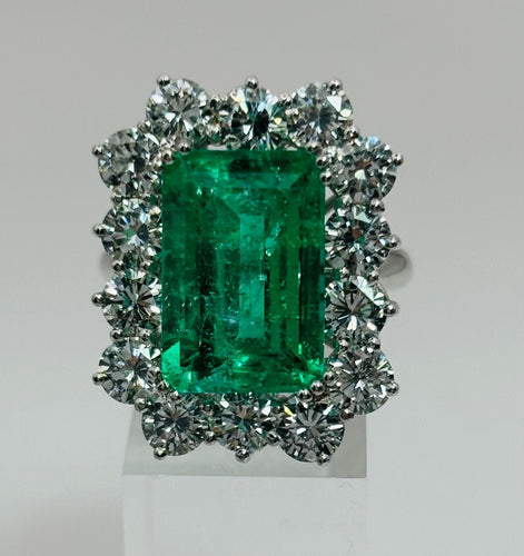 Bague 54 Bague en or blanc avec émeraude centrale et diamants 58 Facettes 50200