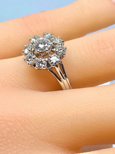 Bague 53 Bague marguerite en or blanc sertie de 9 diamants 58 Facettes AB378