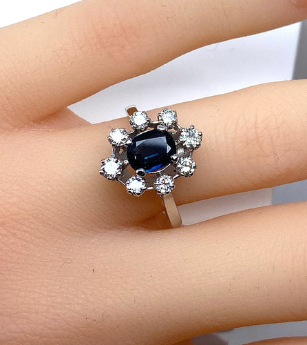 Bague 53 Bague marguerite en or blanc, saphir et diamants 58 Facettes AB644