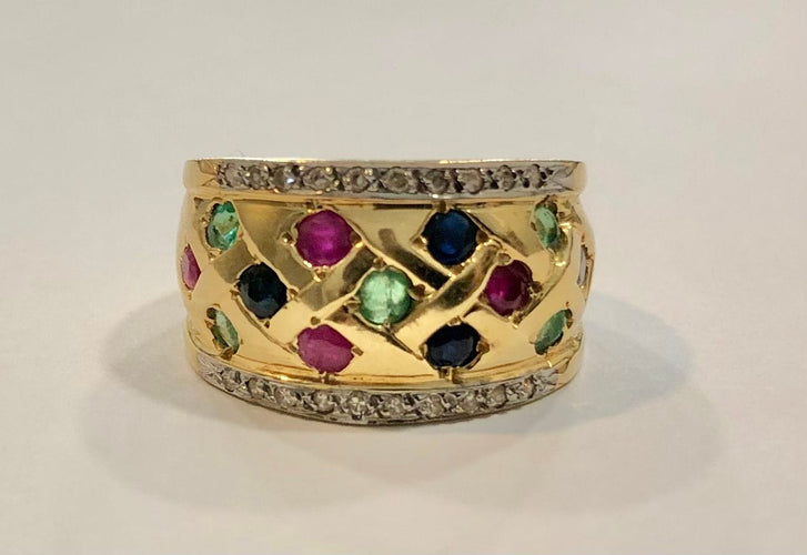 Bague 52 Bague or jaune, saphirs, rubis, émeraude, diamants 58 Facettes