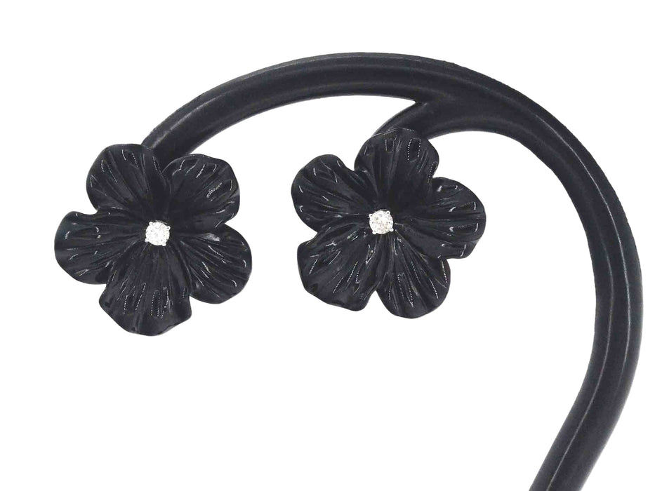 Boucles d'oreilles en or blanc 0,18 carat avec fleur précieuse noire et gros diamants