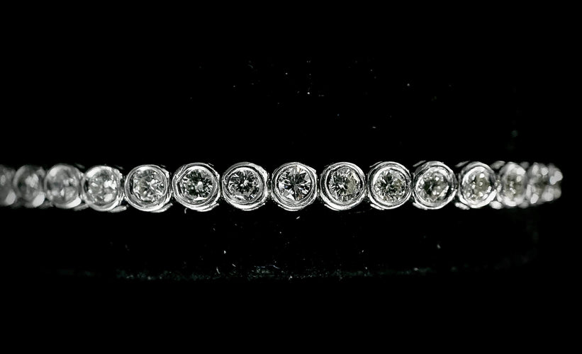 Bracelet Bracelet rivière or blanc serti de 54 brillants de 0,10 carat chacun 58 Facettes