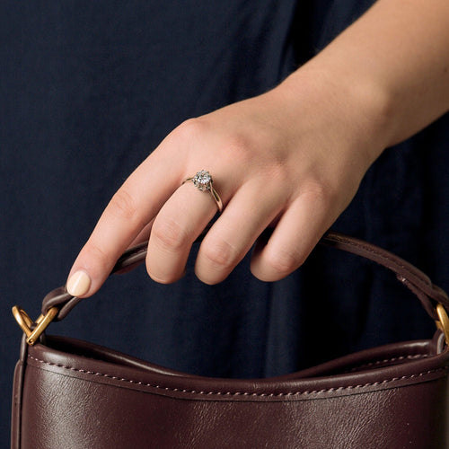 Bague 54 Bague Solitaire en or blanc, platine et diamants 58 Facettes BLO0315