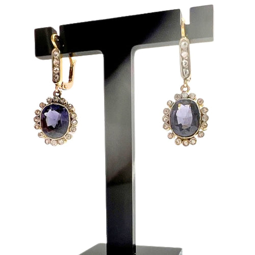 BOUCLES D'OREILLES ART DÉCO DES ANNÉES 1930-35 EN OR 18 KT ET PLATINE AVEC AMÉTHYSTE ET DIAMANTS