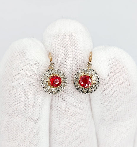 Boucles d'oreilles Dormeuses marguerite antique or rose pierre rouge et diamants 58 Facettes A00730