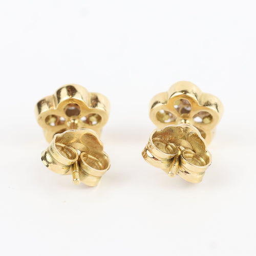 Boucles d'oreilles Boucles d'oreilles en forme de fleur en or jaune et blanc 18 carats avec diamants 58 Facettes 131208