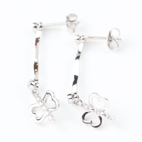 Boucles d'oreilles Longues boucles d'oreilles en or blanc 18 carats serties de diamants taille brillant 58 Facettes VV1-E