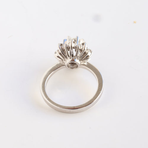 Bague rosace vintage en or blanc avec diamants