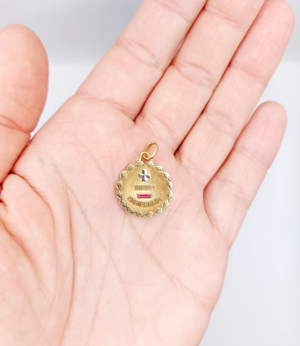 Pendentif Pendentif AUGIS médaille d'amour 19MM or rose 18k et rubis : "+ QU'HIER - QUE DEMAIN" 58 Facettes A05054