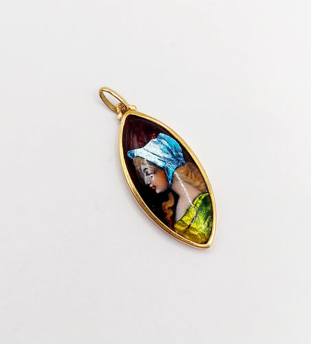 Pendentif Pendentif Art nouveau plaque émaillée à la jeune fille en or 18k 58 Facettes A06403