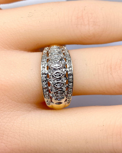 Bague jonc en or jaune et diamants