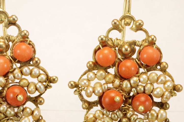 Boucles d'oreilles Boucles d'oreilles anciennes en perles de corail et filigrane d'or jaune 58 Facettes 7712