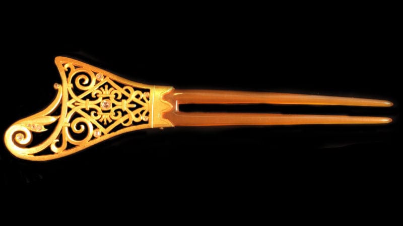 Montre L'attrait artistique de l'Art nouveau : un peigne à cheveux en corne et diamant 58 Facettes 18017-0151