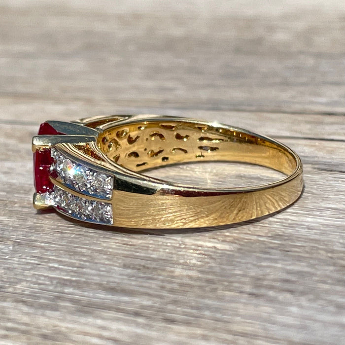 Bague 59 Bague or jaune rubis diamants 58 Facettes