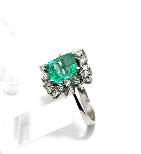 Bague 53 Bague en or blanc avec émeraudes et diamants 58 Facettes 50370