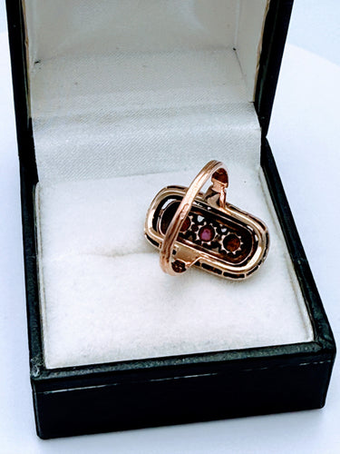 Bague 54 Bague XIXème en or rose sertie de rubis, perle et diamant 58 Facettes