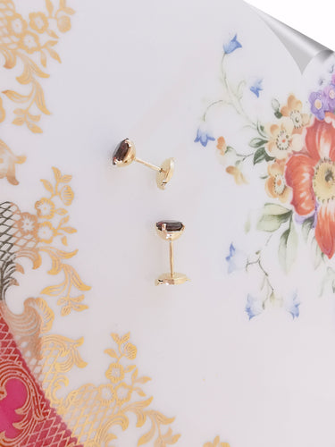 Boucles d'oreilles Neuves Boucles d'oreilles puces clous / Grenats Ø 6 mm / Alpa / Or 18 K 58 Facettes AA 1507