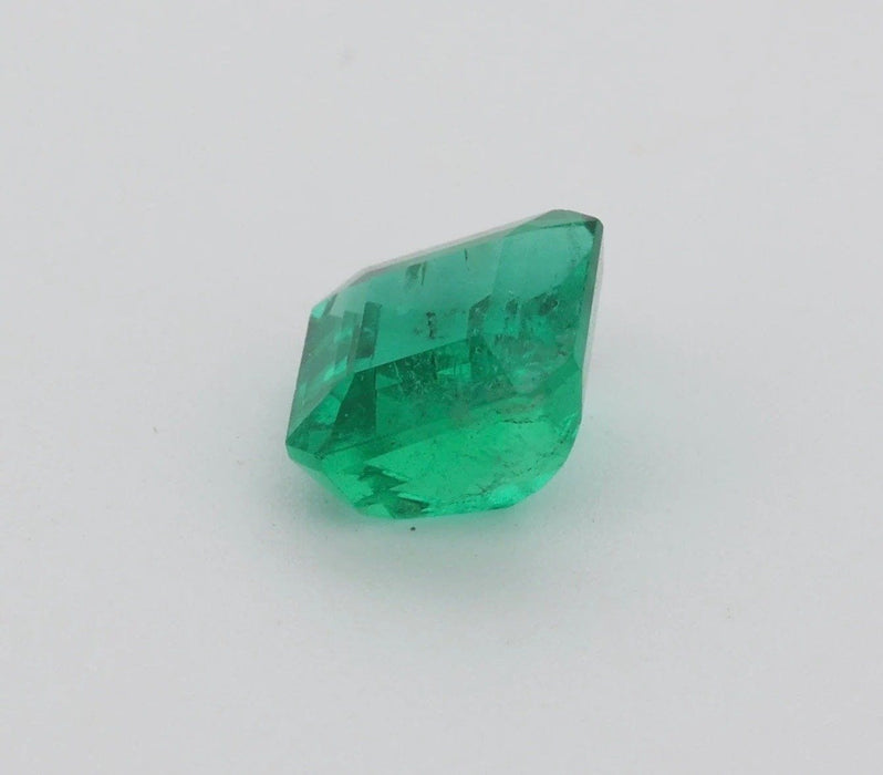 Gemstone Emeraude 0.92cts certificat ALGT 58 Facettes