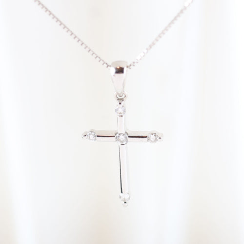 Collier Chaîne avec pendentif croix en or blanc avec diamants taille brillant 58 Facettes 159/24P