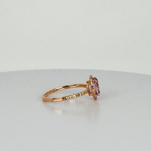 Bague 58 Bague en or rose avec améthyste ovale de 1,28 ct et saphirs blancs 58 Facettes 2508010