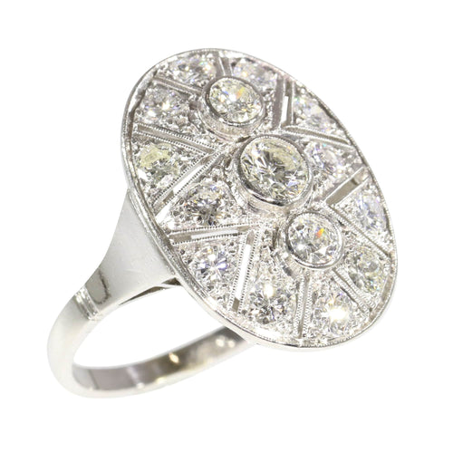 Romance éternelle : une bague en diamant Art déco des années 1950