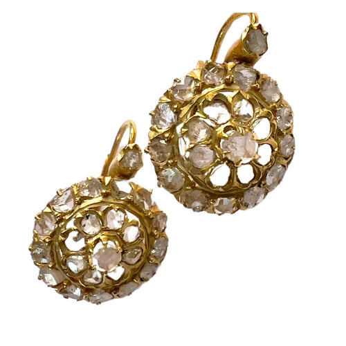 Boucles d'oreilles de style ancien, datant du début du XXe siècle, en or 18 carats et diamants.