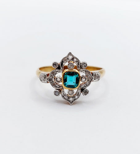 Bague 59.5 Epner - Bague marquise en or 18k et platine, pierre verte et diamants 58 Facettes A06589