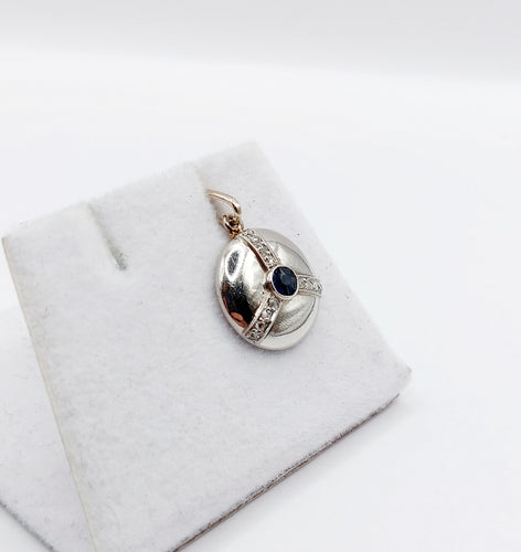 Pendentif cible art déco en or blanc 18k et platine, saphir synthétique et diamants