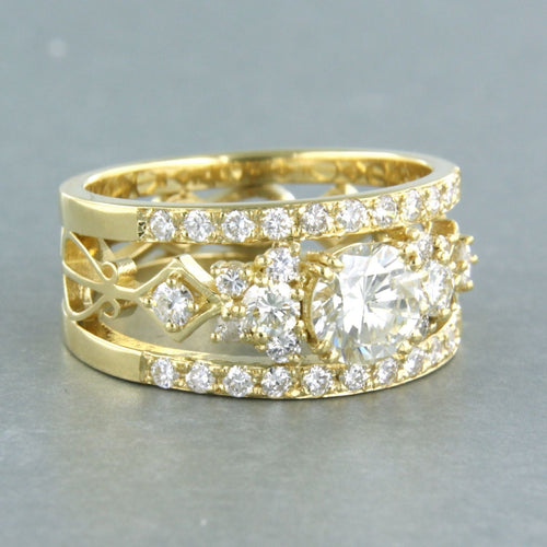 Bague en or jaune sertie de diamants taille brillant