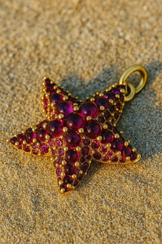 Pendentif POMELLATO - Pendentif Étoile de Mer Or Jaune Améthystes et Rhodélites 58 Facettes