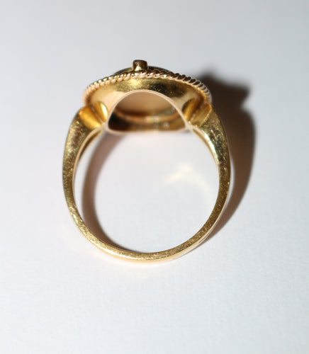 Bague 55 Bague ancienne camée coquille sur or jaune 58 Facettes 590