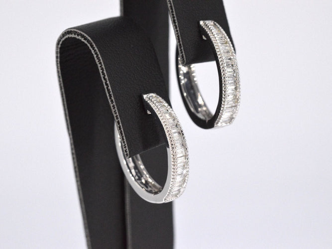 Boucles d'oreilles Boucles d'oreilles en or blanc avec diamants taille baguette 58 Facettes 2160