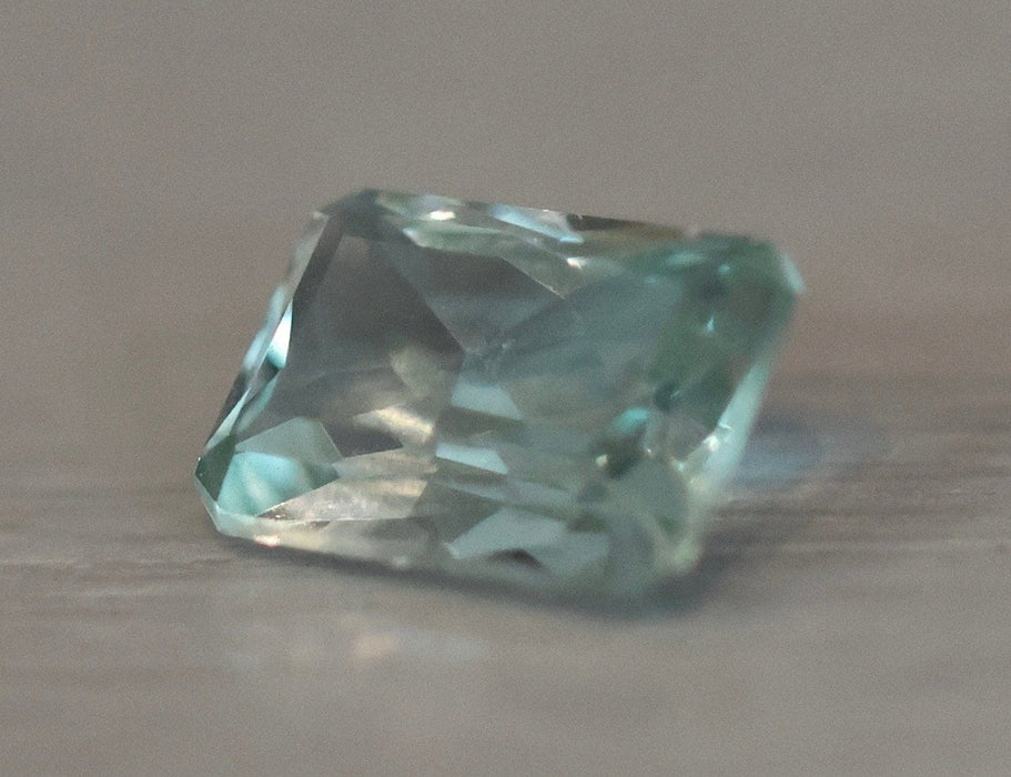 Gemstone Beryl vert 1.31cts certificat ALGT 58 Facettes