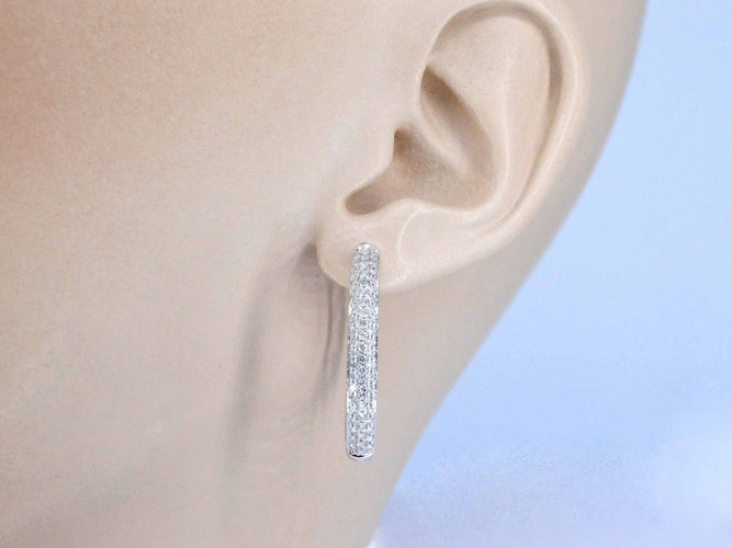 Boucles d'oreilles Boucles d'oreilles créoles en or blanc avec diamants 58 Facettes 2052