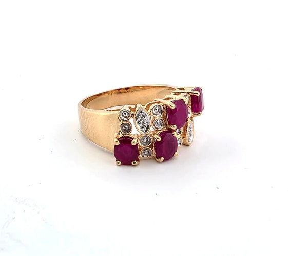 Bague vintage en or jaune 18 carats avec rubis et diamants