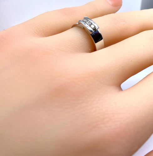 Bague 49 Bague en or blanc 18 carats, trilogie 3 diamants 58 Facettes AB532