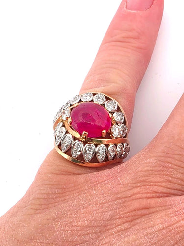 Anello in oro giallo con rubino cabochon e diamanti 58 Facettes