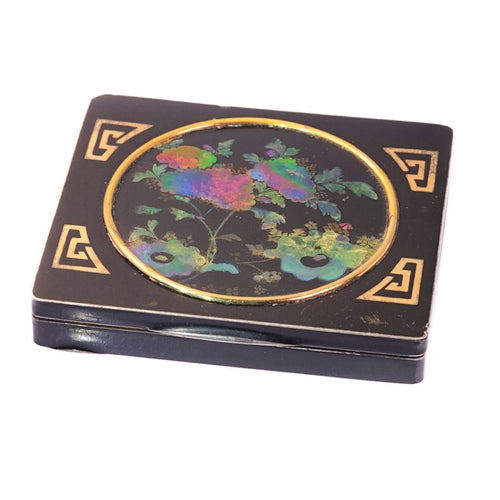 Drame déco : l'étui à cigarettes de 1928 qui murmure les secrets de MacArthur