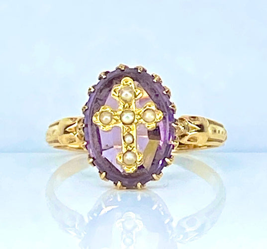 Bague 52 Bague en or jaune 18 carats ornée d’une croix en perles fines, vers 1880 58 Facettes AB561