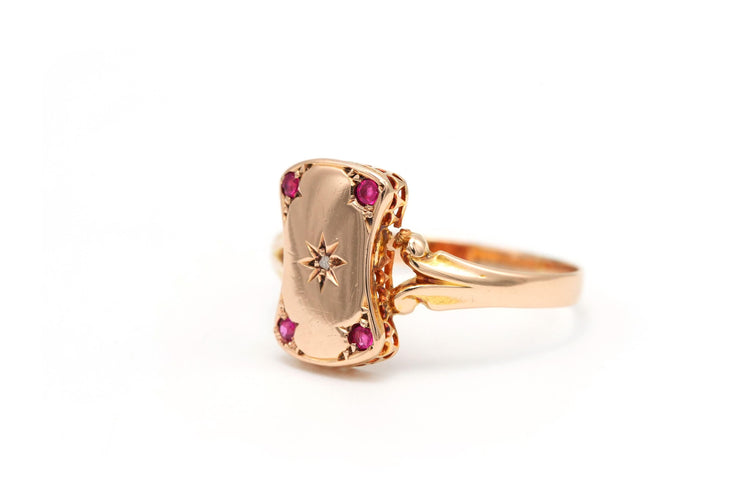 Bague 59 Bague Art Nouveau en or jaune sertie de rubis et d'un diamant 58 Facettes B626