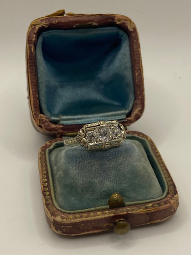 Bague 52 Bague ancienne Art Déco en platine et diamants 58 Facettes