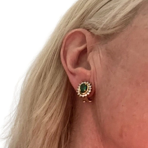 Boucles d'oreilles BOUCLES D'OREILLES ROSETTE NÉO CLASSIQUES CONTEMPORAINES en OR 18 carats avec DIAMANTS et ÉMERAUDES 58 Facettes Q374B(127)