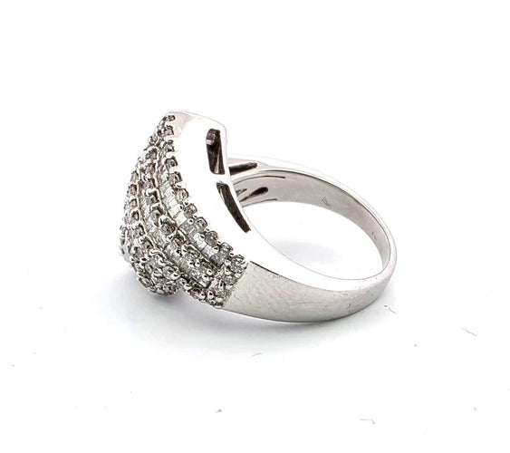 Bague 54 Bague en or blanc massif sertie de diamants brillants et baguettes 58 Facettes